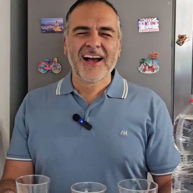 Schaffe ich es als Blinder? 3 Gläser Wasser Challenge
Beschreibung:
Wir vertrauen oft unseren Augen. Doch wir können mehr, als wir denken. Manchmal haben wir nur vergessen, was wirklich in uns steckt.
#Blind #Selbstbewusstsein #Mindset #Challenge
:-)